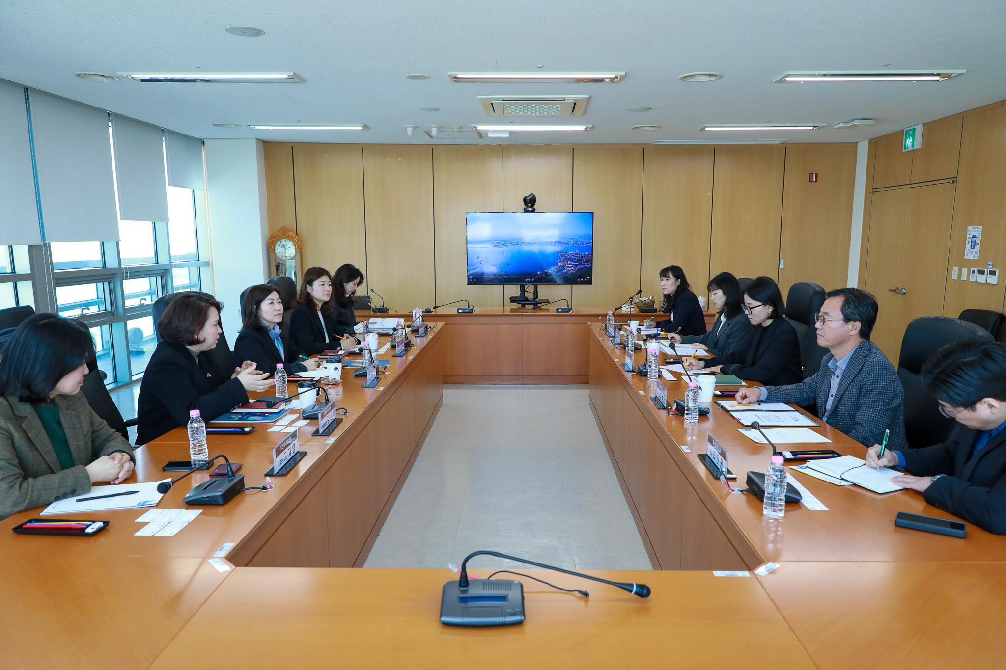 주한영국대사관 울산항만공사 방문 (공사 11층 항만위원회실에서 간담회 진행) (2)